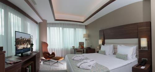 room detail thumbnail 1