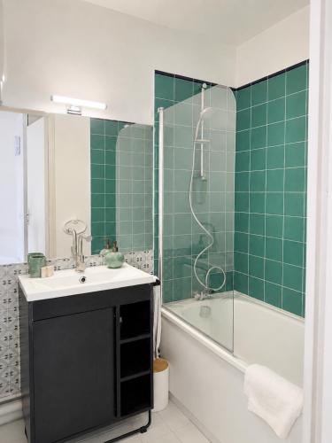 Le Thiers Azur AP4520 by Riviera Holiday Homes - image 5
