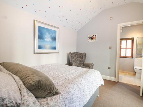 Tiffanys Coach House - image 4