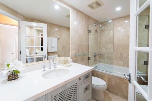 Modern Beachfront Condo - St Peters Bay 402 - image 4