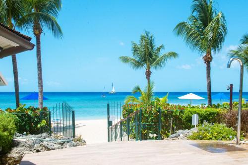 ชายหาด, Beachfront Retreat with Pool: Schooner Bay 112 in สไปจส์ทาวน์