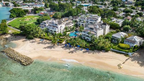 ทัศนียภาพภายนอกโรงแรม, Beachfront Retreat with Pool: Schooner Bay 112 in สไปจส์ทาวน์