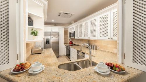 Kitchen, Beachfront Family Retreat - Saint Peters Bay 111 2 bed in Little Battaleys