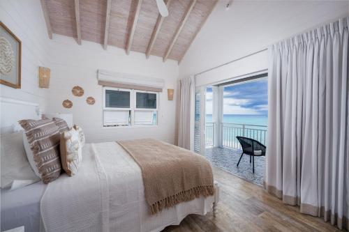 Beachfront Villa with Plunge Pool - Sea Breeze Beach Villa - image 5