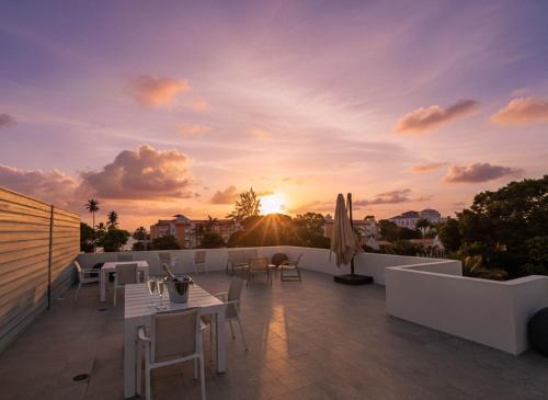 Facilities, Romantic Island Retreat Resort Pool Sunset Rooftop in Little Battaleys