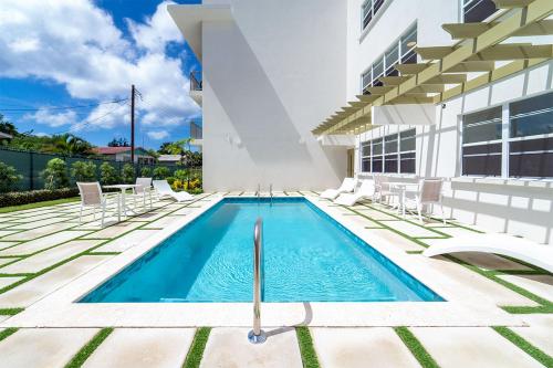 Swimming pool, Romantic Island Retreat Resort Pool Sunset Rooftop in Little Battaleys