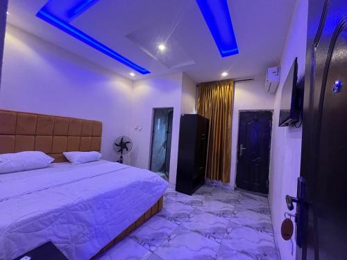 Etsuko hotel and suites world city in Ota