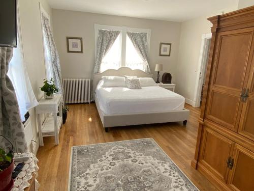Main&Central Suite 1&2 combination in Уеллсвілль