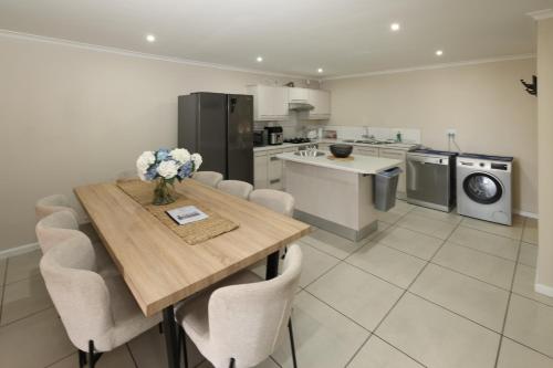 Cuina, Kuswind Villa, Langebaan, 6-Sleeper in Seaview Park
