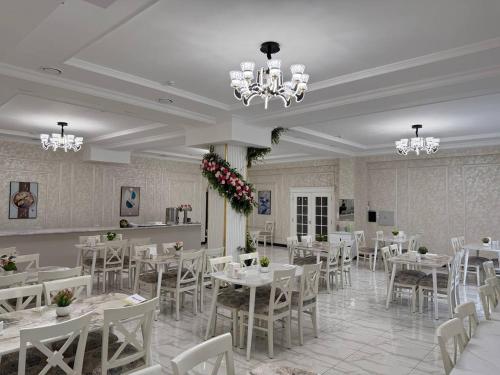 STATUS HOTEL in Qarshi