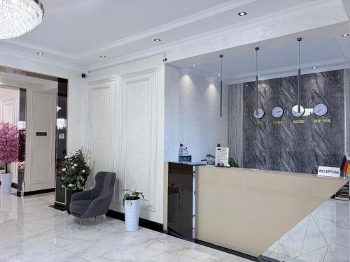 STATUS HOTEL in Qarshi