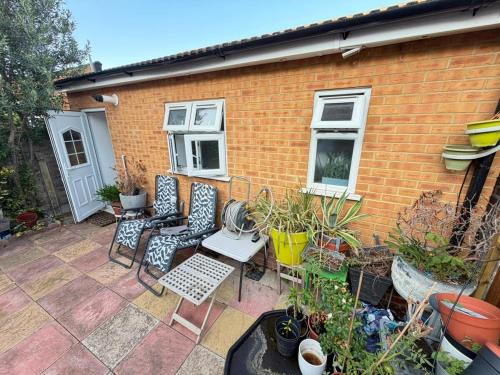 SRA Large Private One Bedroom near Dagenham East Tube Station