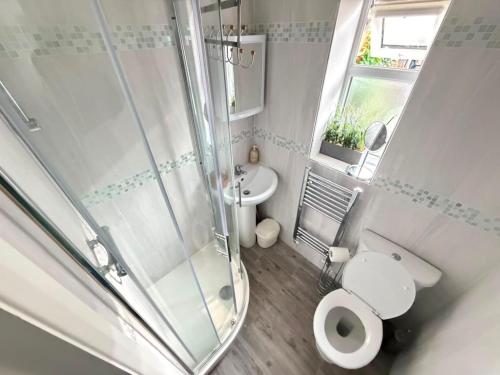 SRA Large Private One Bedroom near Dagenham East Tube Station