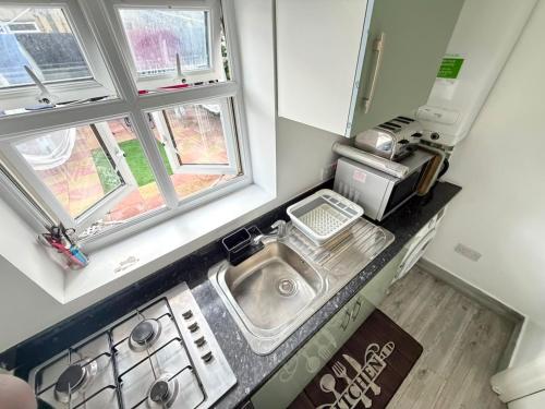 SRA Large Private One Bedroom near Dagenham East Tube Station