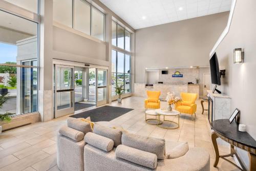 ردهة, Days Inn & Suites by Wyndham Columbus East Airport in كولومبوس