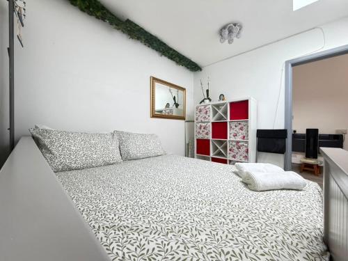 SRA Large Private One Bedroom near Dagenham East Tube Station