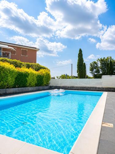 The Lake Queen - Residence with Pool