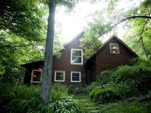 Scenic Cabin Retreat Perfect for Groups near Caledonia, Minnesota