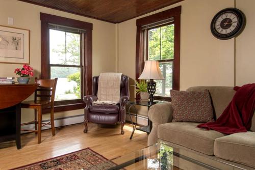 Charming Suite Rental Situated on Lake Winnisquam, New Hampshire in Sanbornton (NH)