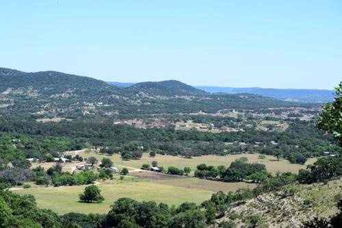 Unique Family Getaway on an Impressive Ranch near Medina in Texas Hill Country in Tarpley (TX)