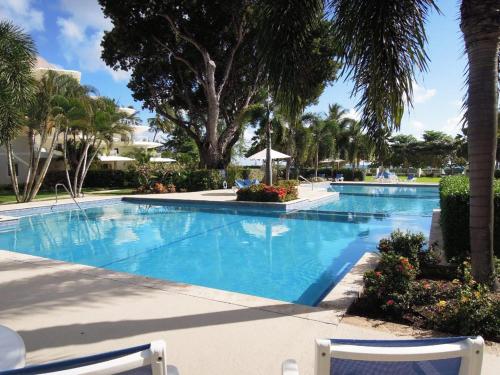 Piscina, Beachfront Paradise Private Penthouse for Two in St Matthias
