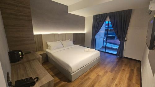 DBC Hotel Room Type - Deluxe King Room