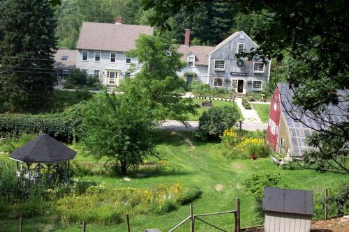 Cozy Bed and Breakfast Lodging near the Quabbin Reservoir, Massachusetts in Barre (MA)