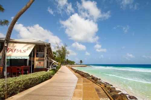 Vistas, Oppposite Beach with Pool - Margate 4 2 bed in Marine Gardens