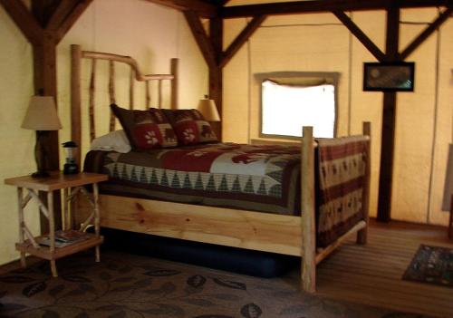 Tented Cabin Rental Along Brushy Mountains in Moravian Falls, North Carolina in 威尔克斯伯勒(NC)