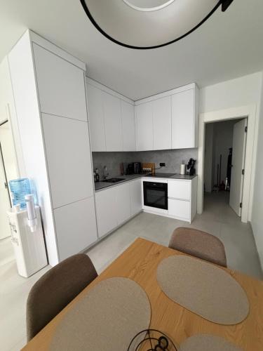 Modern apartment with balcony in Prizren in เบซิม ชาลา