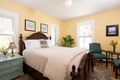 Elegant Vacation Rental on Lake Winnisquam in Sanbornton (NH)