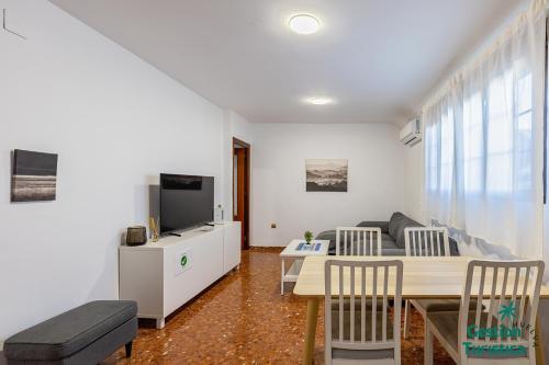 Piso grande de 120 m2, a 15' de la playa en coche