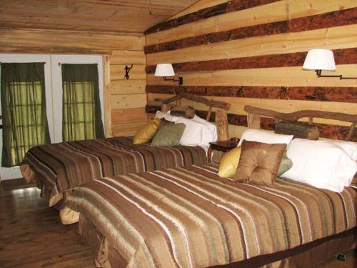 Rustic Four-Person Suite on a Dude Ranch in Central Nebraska in Sargent