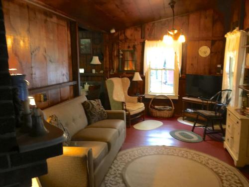 Rustic Lakefront Cabin Rental with Dock on Bauneg Beg Lake near Portland, Maine in Sanford (ME)