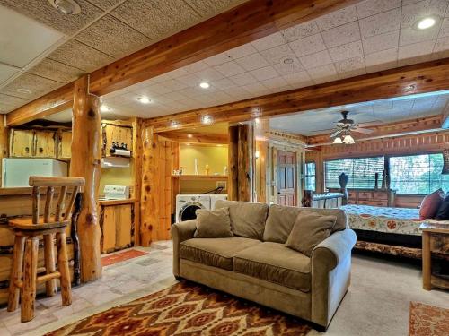 Unique Lodge Accommodation near Heber City, Utah in Woodland (UT)