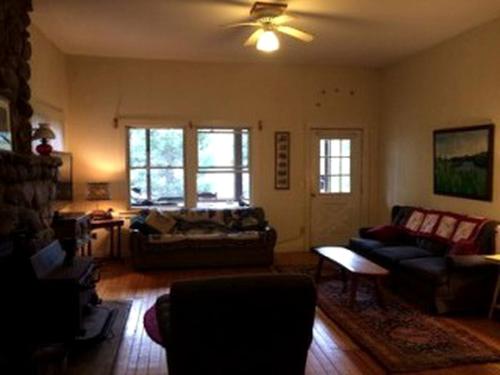 Lovely Waterfront Cottage on the Shores of Big Moose Lake, New York in Big Moose (NY)