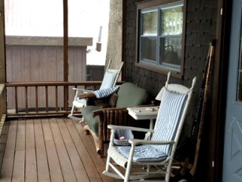 Lovely Waterfront Cottage on the Shores of Big Moose Lake, New York in Big Moose (NY)
