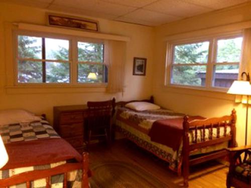 Lovely Waterfront Cottage on the Shores of Big Moose Lake, New York in Big Moose (NY)