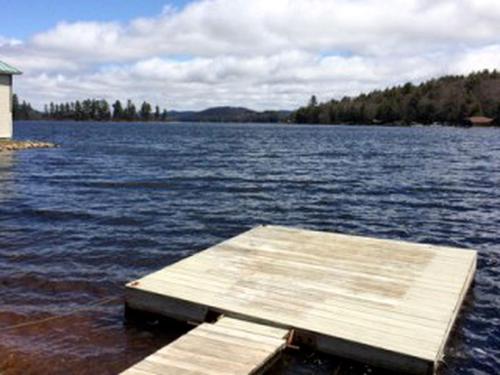 Lovely Waterfront Cottage on the Shores of Big Moose Lake, New York in Big Moose (NY)