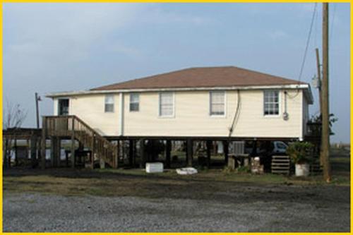 Charming Cabin with Boat Launch on the Mississippi River near New Orleans, Louisiana
