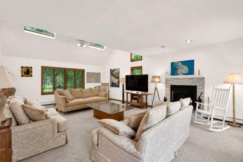 Westhampton Beach Retreat - Pool, Hot Tub & Minutes to Main St in Westhampton Beach (NY)