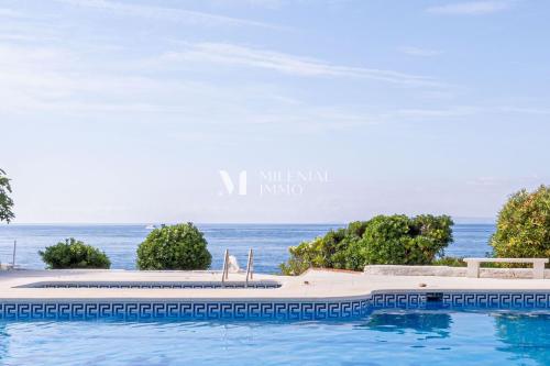 Milenial Immo - Seafront Apartment with Pool & Parking in Roses