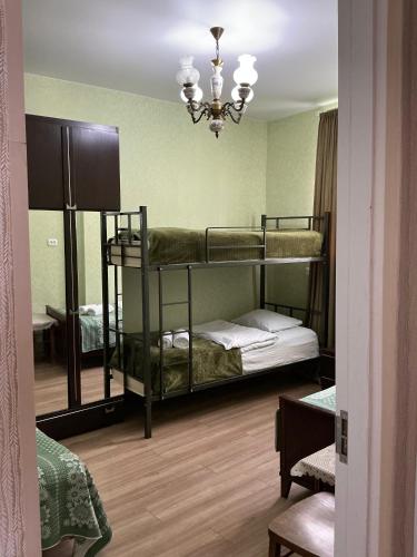 2 twin beds, 1 bunk bed