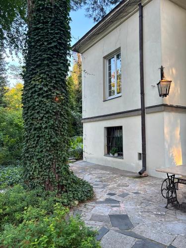 Willa Garbatka Apartament u Artysty in Milanowek