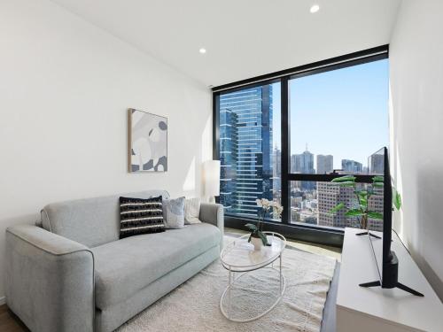 Stunning City Views 1BR Luxury Apt in Aus 108