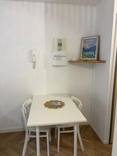 Studio au cœur de Luchon avec parking, telecabine a 600m in Montauban-de-Luchon
