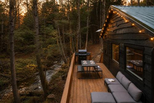 Creekside Modern Cabin Sauna Hot Tub Niksen Den in Kenoza Lake (NY)