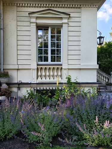 Willa Garbatka Apartament u Artysty in Milanowek