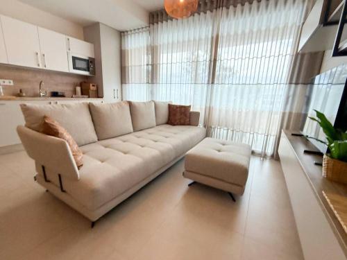 Torremar Luxe: upscale 2bed apartment by the beach - image 2