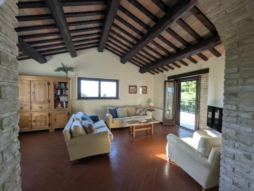 A szálláshely kívülről, Casa Alloro in Pergola (Urbino)